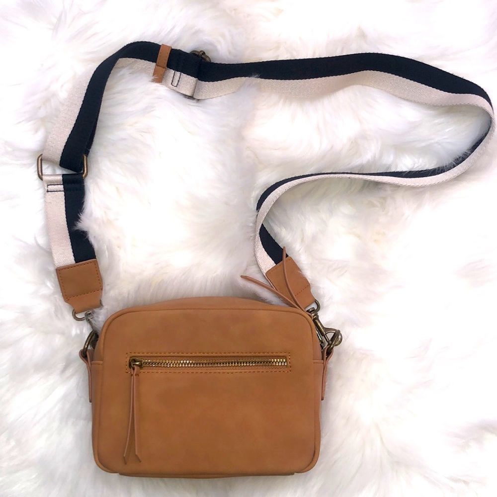 Camera Crossbody Bag ~ Universal Thread - image 2